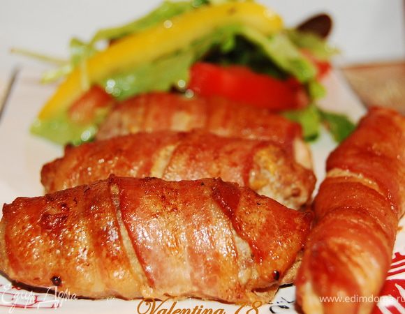 Поставила,в заранее разогретую духовку до 240 градусов,на 7-10мин,убавила температуру до 210 градусов,и еще мин15-17.Аромат стоял убийственый :)))
Все! Приятного аппетита!

