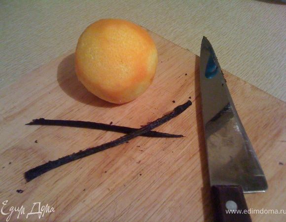 Вмешиваем семена ванили.