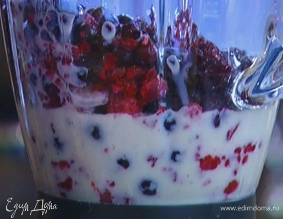 Добавить молоко и мед.