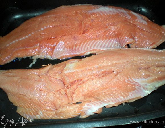 Рыбу помыть,почистить,удалить косточки.