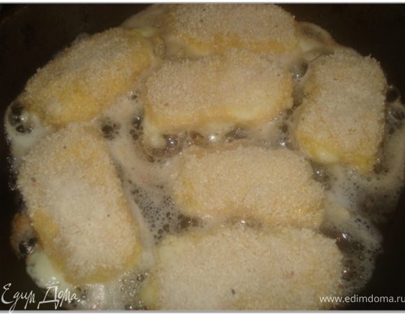 Жарить с двух сторон до золотистого цвета.