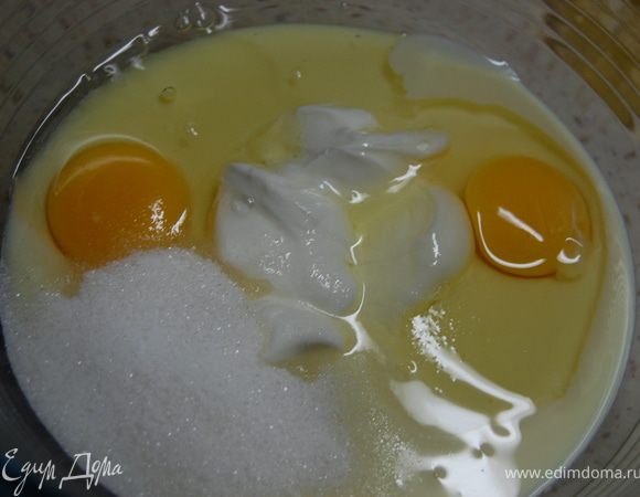 Все ингредиенты для теста смешать. 