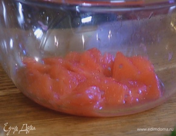 Мякоть грейпфрута освободить от перепонок.