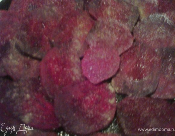 Нарезать кружочками в 3-5 мм.Уложить в форму для запекания(у меня-чугунная сковорода)