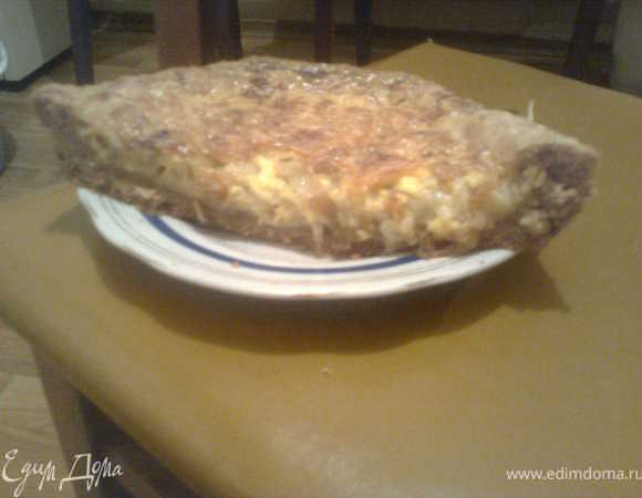 Печь при 180 гр. примерно 40 -50 мин - красивый цвет и крепкая (не трусится)серединка скажут вам о том ,что пирог хочет что бы его уже ели.
После ночи в холодильнике -это очень вкусный холодный пирожок,который ничем не уступает вчерашнему.