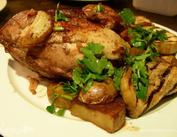 Режем кинзу и добавляем ее за пару минут до подачи или посыпаем ей курочку в тарелке. Подаем. Приятного аппетита)))
