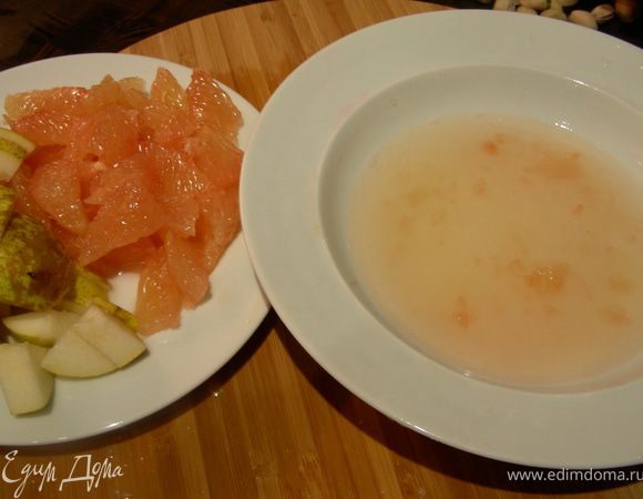 Вот так получается. Грушу порезала кубиками.
