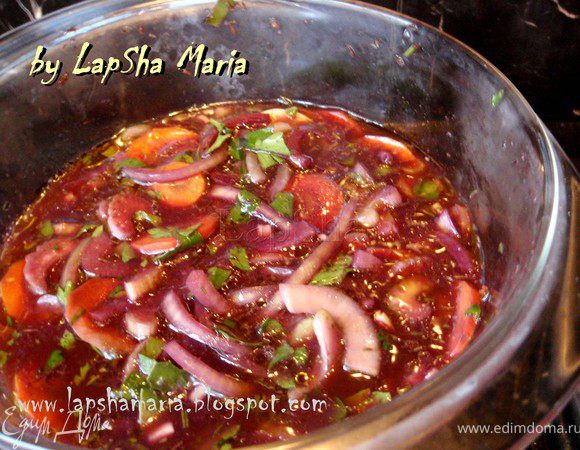 "Влейте винный маринад к мясу поставьте на огонь и кипятите пока половина не выпарится." 