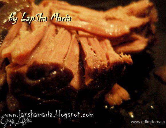 Мои впечатления: Впечатления самые положительные. Мясо получилось нежнейшим и просто разваливалось на волокна (что я и постаралась передать на фото). Меня очень впечатлил соус, он сказочно вкусен. Очень насыщенный, необычный, тягучий. Он идеален для этого мяса. По мимо прочего, готовя это рецепт есть ощущение чего-то волшебного, возможно причастности к чему то историческому. Если только представить сколько хозяек готовило по этому рецепту начиная с 1964 года. Мой вердикт - всем обязательно пробовать! 