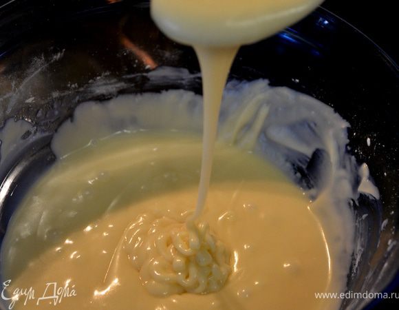 Смешать все ингридиенты,чтоб получилась однородная достаточно жидкая масса.