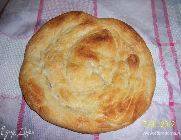 ...выпекать можно как в духовке при температуре 180градусов до образования румяного цвета, так и в сковороде до образования корочки с обеих сторон(как я и сдалала).