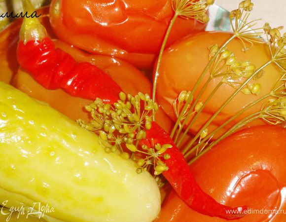 К блюду хорошо подать соленые огурцы и помидоры)))