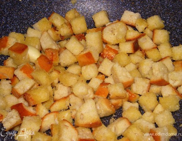 Поджарить сухари и оставить их на тарелке чем дольше тем лучше!