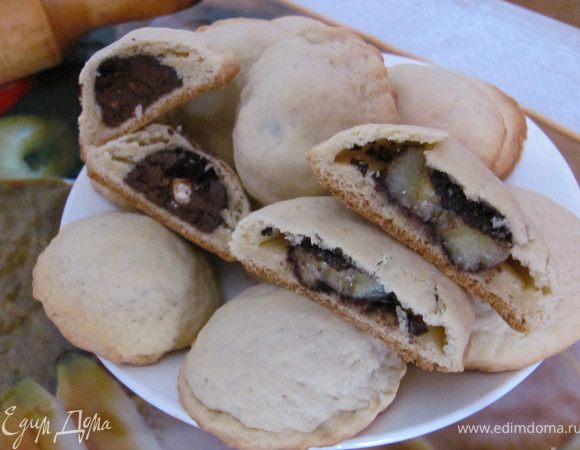 Выпекать в предварительно разогретой духовке до 220 градусов 10 минут. Готовое печенье можно посыпать сахарной пудрой. Приятного Вам аппетита!!!