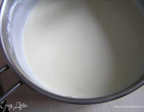 затем добавить растопленный в сливках белый шоколад с желатином, взбить.