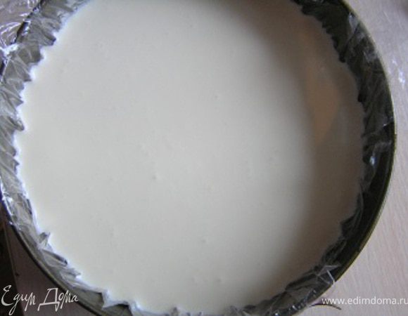 затем залить оставшуюся часть, убрать в холод до полного застывания.