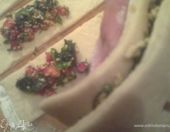 Прикрываем второй половинкой и защипываем,как пельмешки.