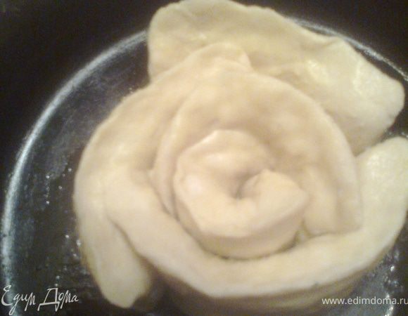 Начинаем формировать"розу"с центра,не прижимая сильно к"соседям".