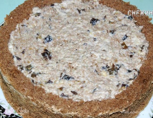 Выкладываем полученную массу в «коробочку».