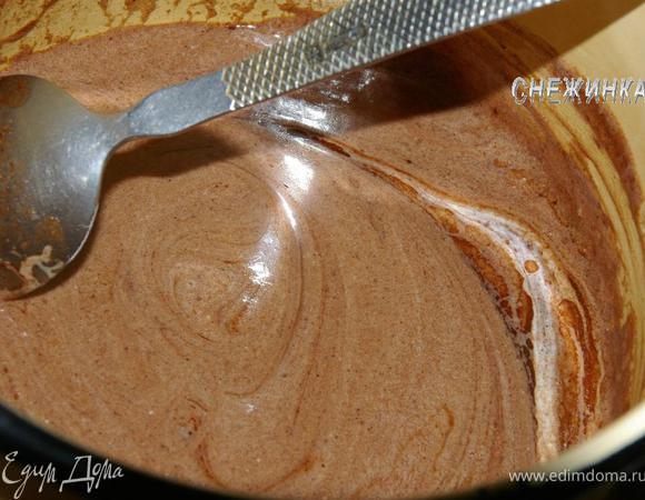 Добавляем сметану, размешиваем.