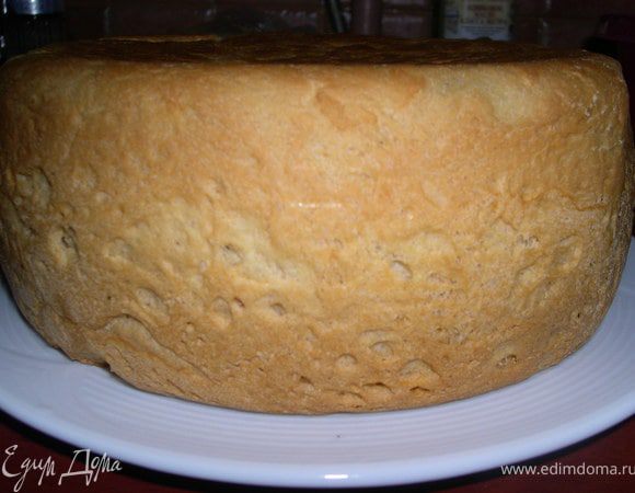 Обминаем и кладем тесто в смазанную маслом чашу от мульти.
На режиме подогрев, даем хлебушку еще раз подняться, минут 25-30.
На режиме выпечка выпекаем 65 минут, переворачиваем и еще на 30-40 минут.