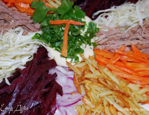 Подаем к столу. Чем больше людей за столом, тем вкуснее салат!