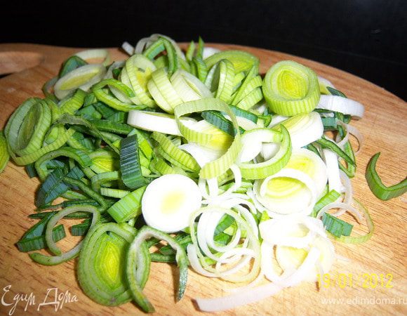 ...лук-порей кольцами