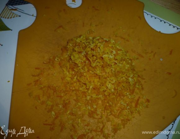 натрем цедру апельсина на мелкой терке