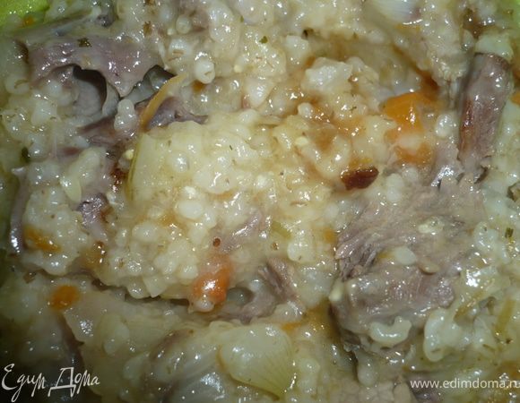 Мулечка запищала и прошу к столу:-).
P.S. На вид, особенно на фото, каша как-то не очень смотрится, но на вкус - бесподобно....