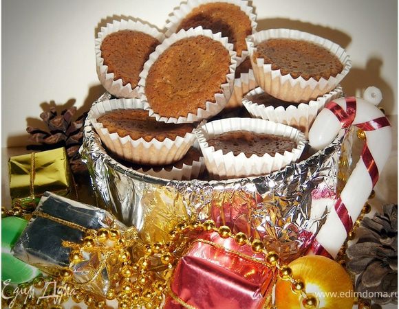 Маленькие кексы очень милые. Ими с удовольствием можно полакомиться с коллегами во время coffee-break, подарить коробочку подружке или дать пару десятков в школу ребёнку. Кому нужны чипсы или сникерсы, если мама дала с собой такое чудо.