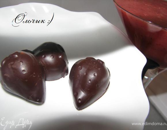 Через 15 минут можем вынимать конфетки) Хранить в холодильнике, максимум 5 дней. Натур-продукт как никак, без консервантов и красителей))) Но вряд ли, конечно, они и денек протянут, уж очень вкусные) Угощайся, дорогой наш корреспондент)