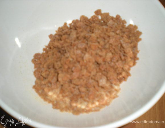 Чёрный хлеб натереть на тёрке.