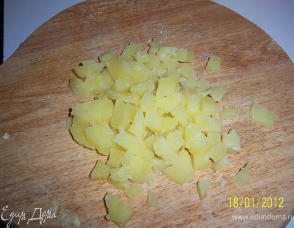 ...картошку нарезаем кубиками,всё остальное также нарезаем кубиками.