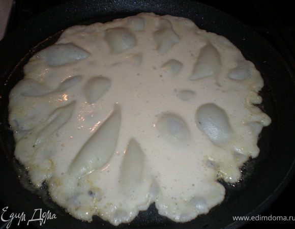 На оставшемся маргарине испечь блины.