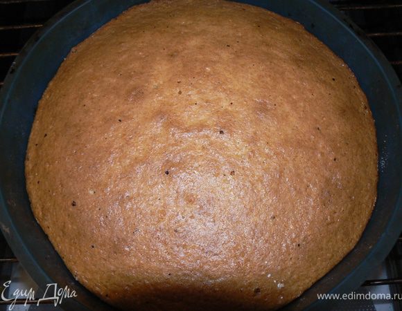 Поставить запекаться в духовку при температуре 200 градусов до готовности – готовность проверить деревянной палочкой. У меня пирог запекался около  минут 40
