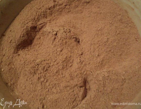 Шокобиксвит: смешать муку, сахар, какао, разрыхлитель теста и соду.