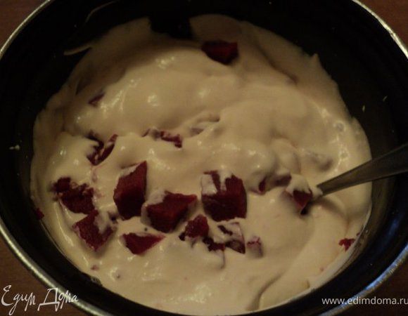 Добавить в крем кубики ягодного суфле