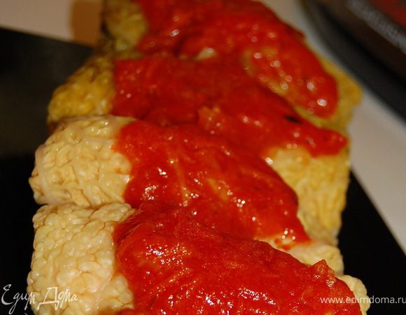 Готовые голубцы поливаем соусом.
Все!Приятного аппетита!