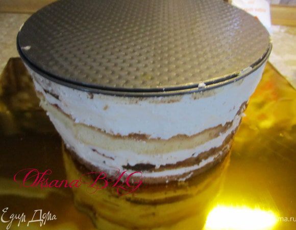 Перевернуть торт.