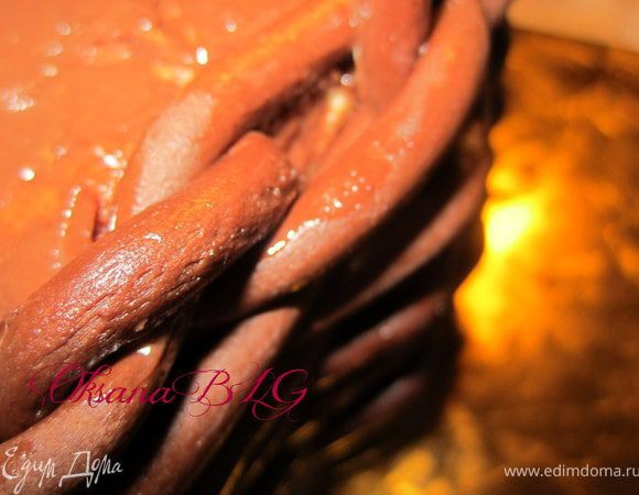 Оставшиеся кончики спрятать между плетением.