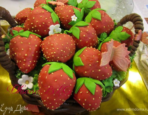 Прикрепить ручки. Добавить цветочки и бабочки.