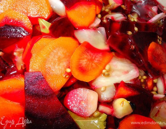 Залить кипящей заливкой. Через 2 часа капуста готова. Храниться может несколько недель, но вряд ли это получится))) Приятного аппетита!