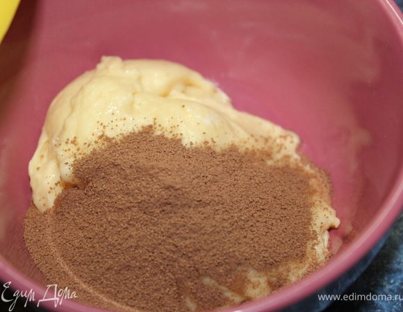 В третью какао и перемешать.