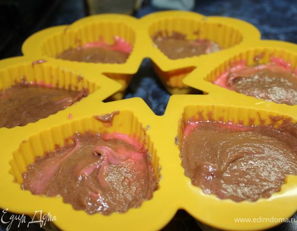 И сверху темную, разровнять.