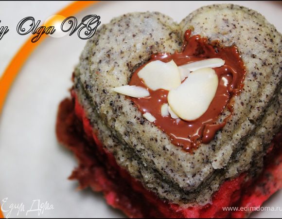 А сверху шоколада выложила миндальные лепестки.