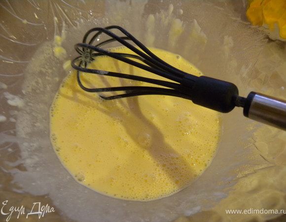 Замесить тесто. Яйцо+йогурт. 