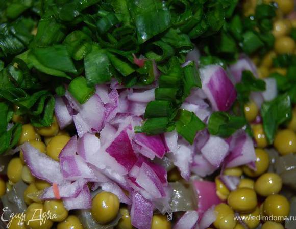 Красный и зеленый лук.