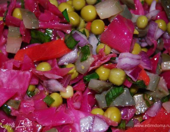 Заправим ароматным маслом (у меня кунжутное). И с аппетитом кушаем,пополняя организм полезными витаминами! :)