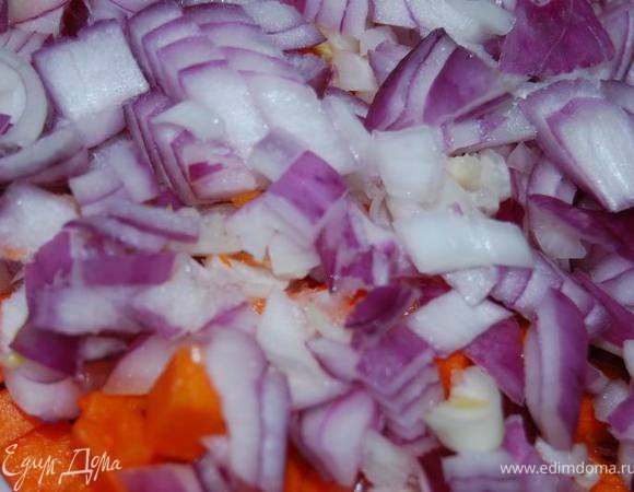 Добавим к ней лук.