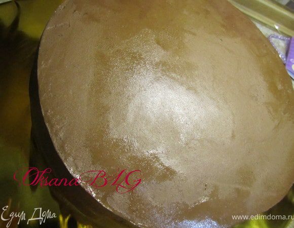 Ганашом покрыть торт.